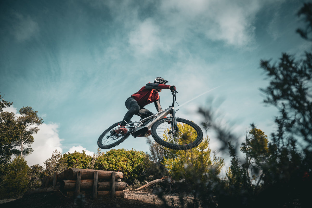 Leo Kokkonen jumping on the Pole Hiisi, DH Men trail Finale Ligure